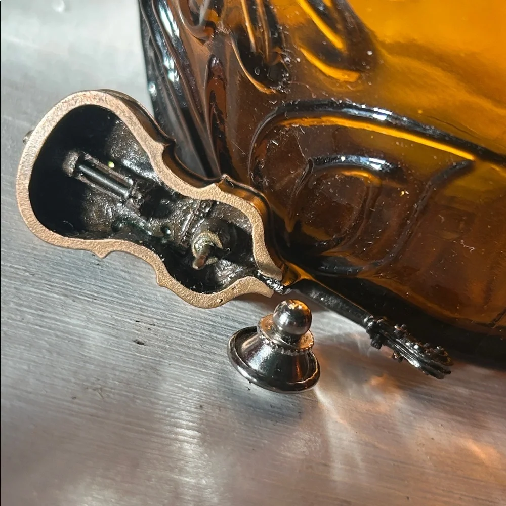 Vintage Bass Tak Pin